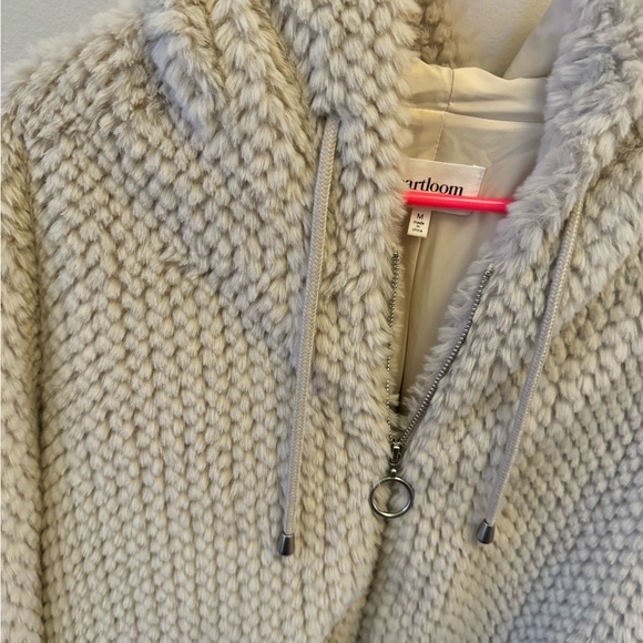 Heartloom faux fir bomber jacket size med cream color - Picture 5 of 5